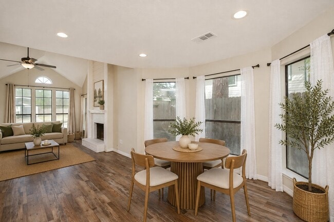 Building Photo - 12518 Dolgo Dr