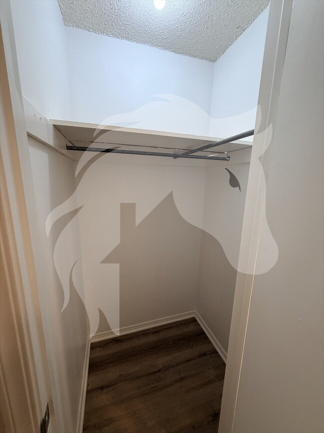 Building Photo - 840 N Windermere Dr