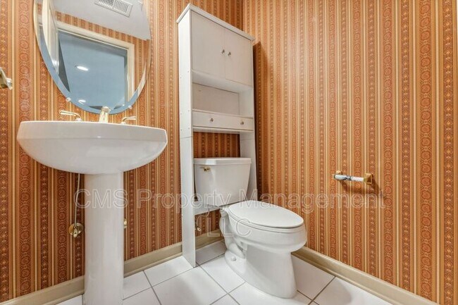 Building Photo - 44 Equestrian Way