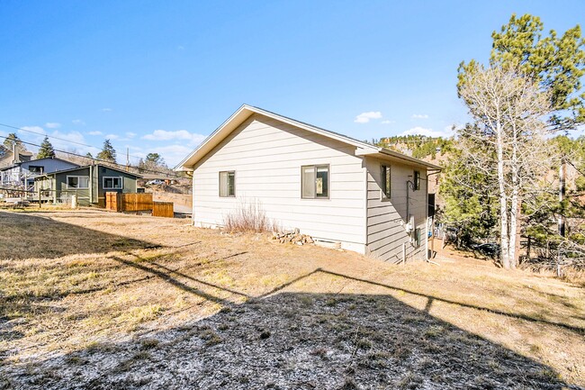 Building Photo - 26172 Center Dr