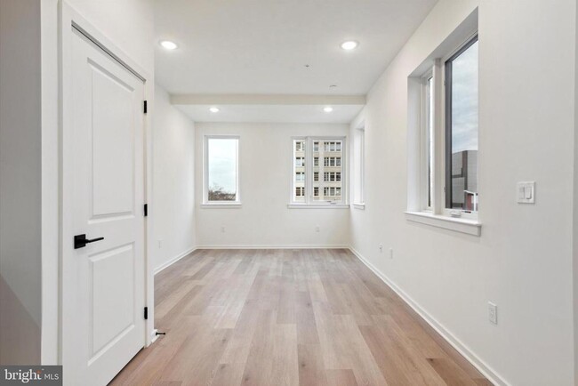 Building Photo - 245 N 12th St