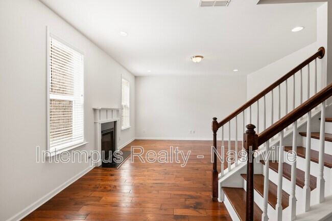 Building Photo - 2637 Miranda Dr