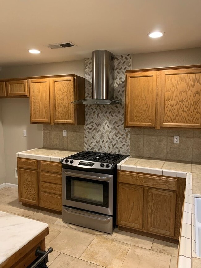 Building Photo - 3 Bedroom 2 Bath Home