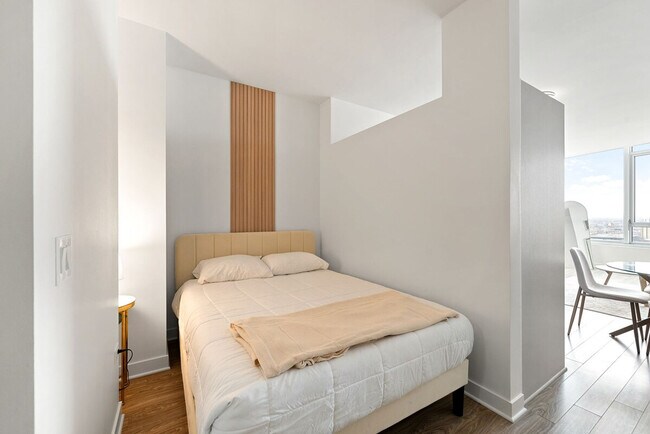 Building Photo - 720 S Wells St