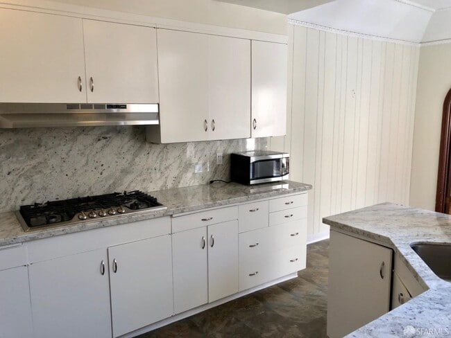 Building Photo - 1537 34th Ave