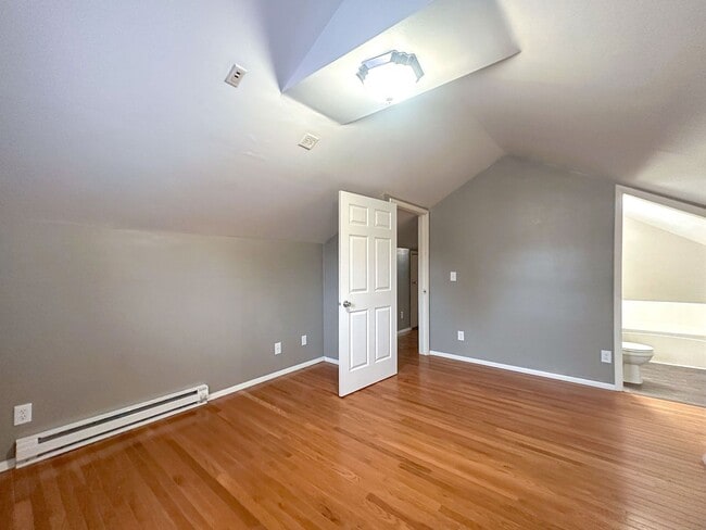 Building Photo - 3 bedroom 2 bath