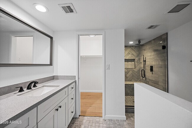 Building Photo - 5998 N 78th St