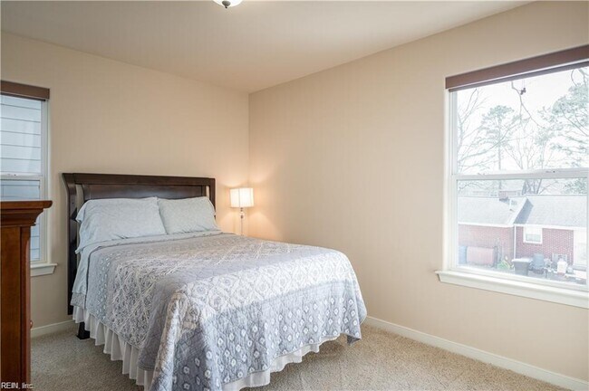 Building Photo - 225 Floridays Way