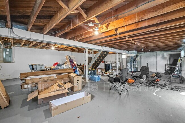 Building Photo - 422 Eisner St