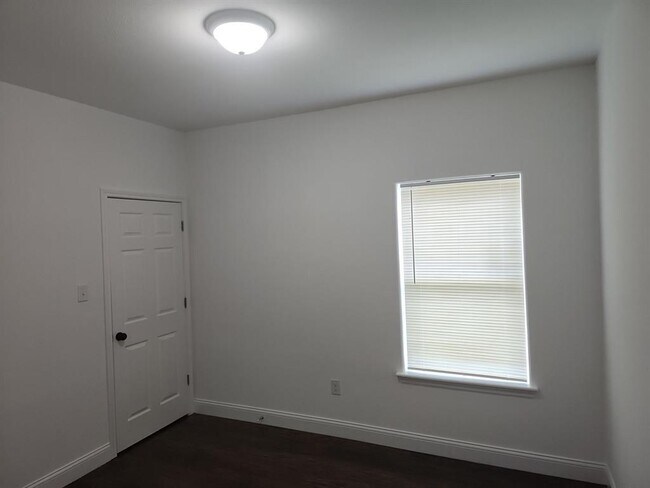 Building Photo - 9834 Racine St