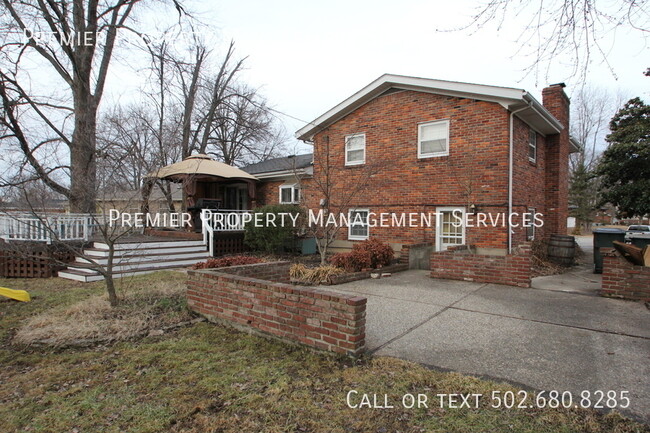 Building Photo - Multilevel home in J'town!