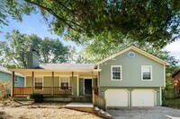 Building Photo - 18109 E 31st Terrace Dr S
