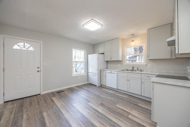 Building Photo - 140 Levy Rd