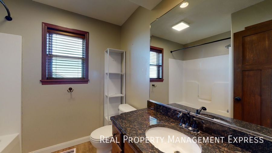 Building Photo - Beautiful 4 Bed 3.5 Bath House with 3-stall attached garage and fenced backyard on West side