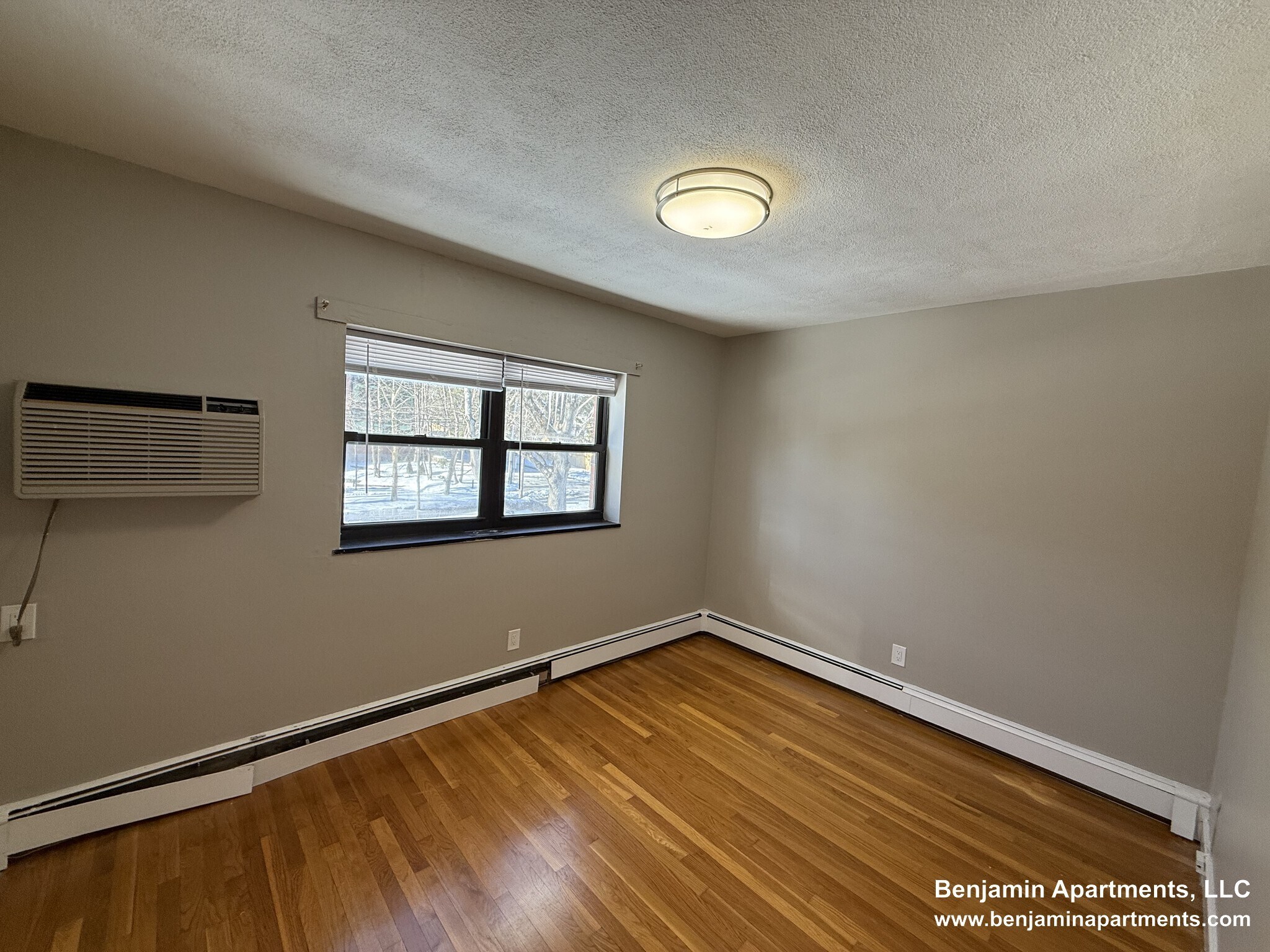 Building Photo - 274 Grove St