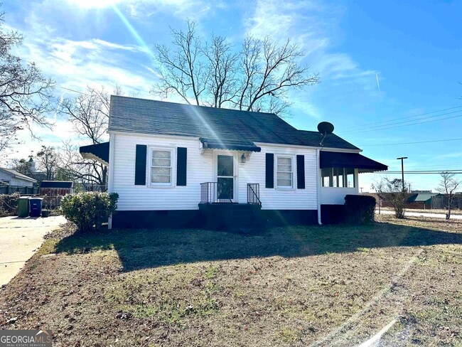 Primary Photo - 1472 Beatty St