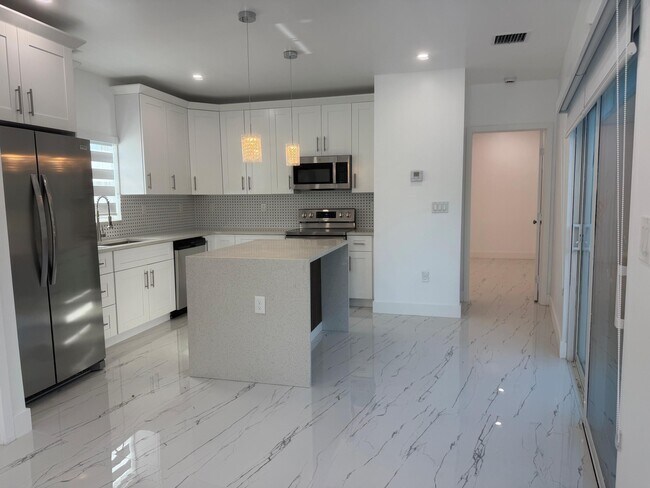 Building Photo - 501 El Prado