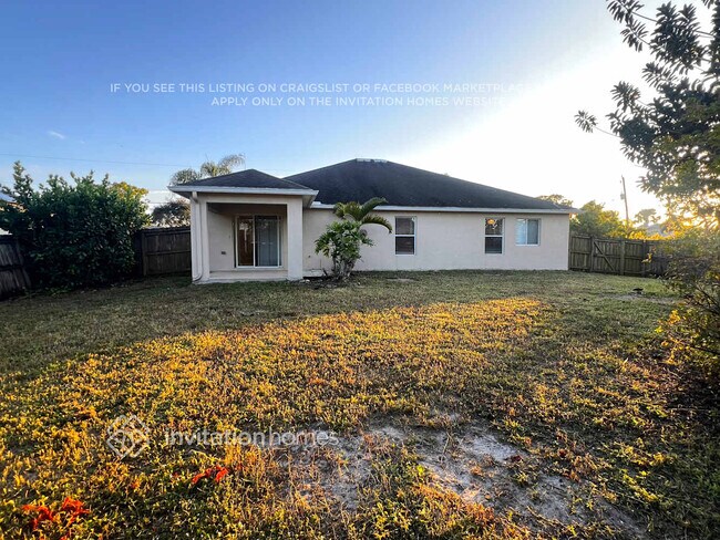 Building Photo - 391 SW Millard Dr