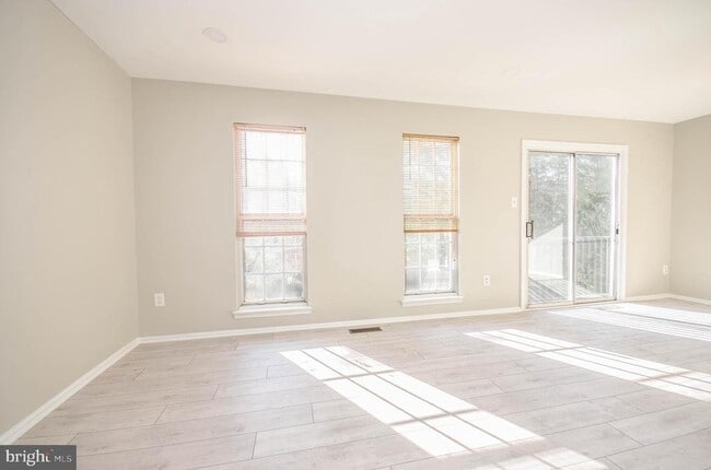 Building Photo - 8 Hines Ct