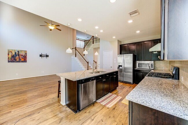 Building Photo - 5918 Rivergrove Bend Dr