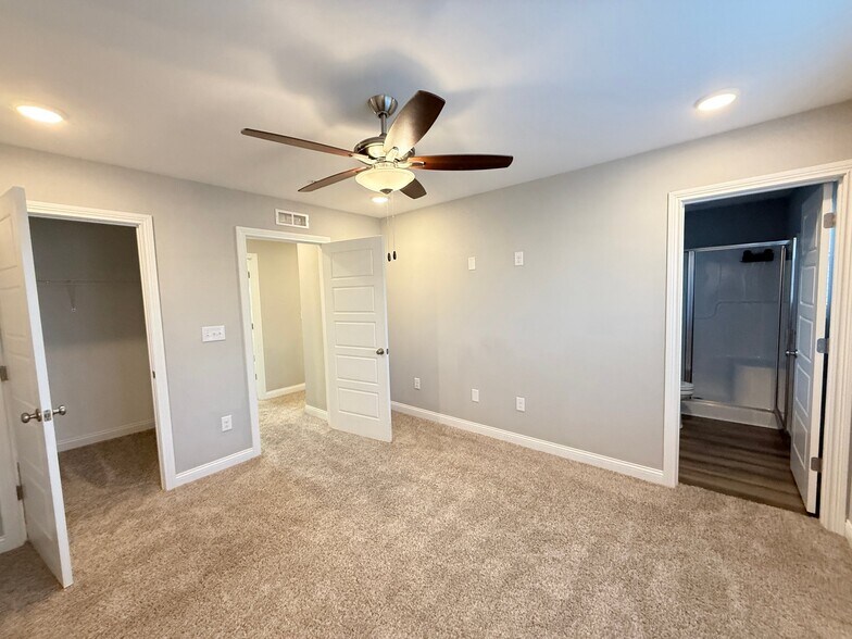 Building Photo - 3920 Dunbar Ave