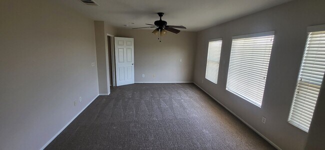 Building Photo - 3 BR, 2.5 Bath + Loft & Office/Den