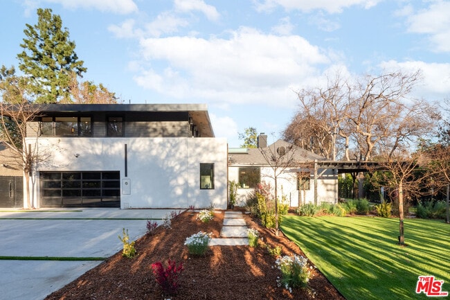 Building Photo - 1095 Chula Vista Pl