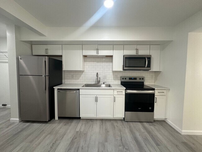 Building Photo - 320 Myrtlewood Cir