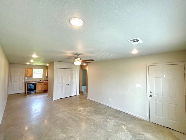 Building Photo - 2 Bed / 1 Bath Duplex in Weiner, AR