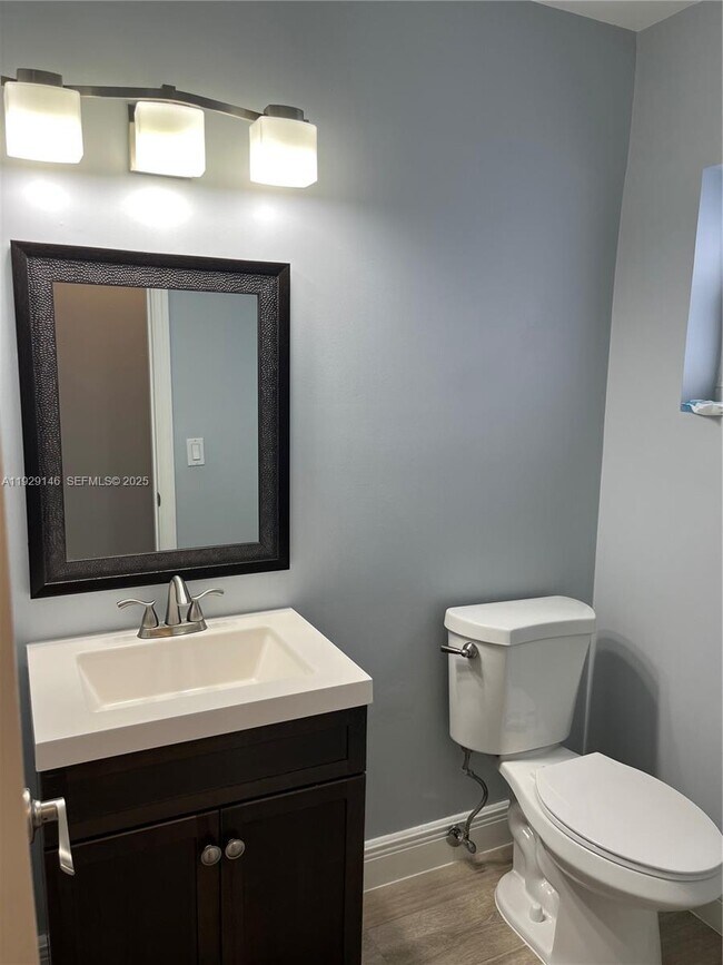 Building Photo - 8650 SW 67th Ave