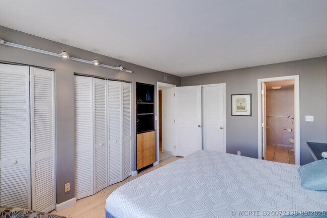 Building Photo - 1 Las Olas Cir