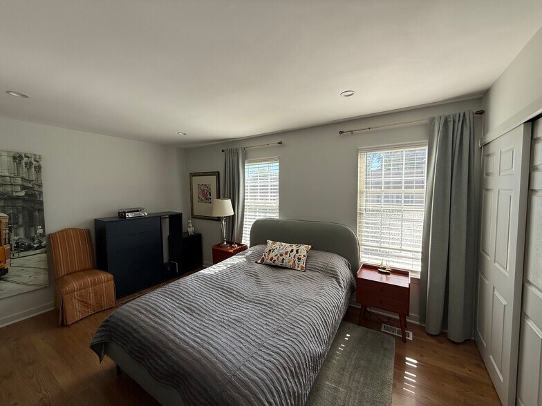 Building Photo - 7925 Ridge Ave