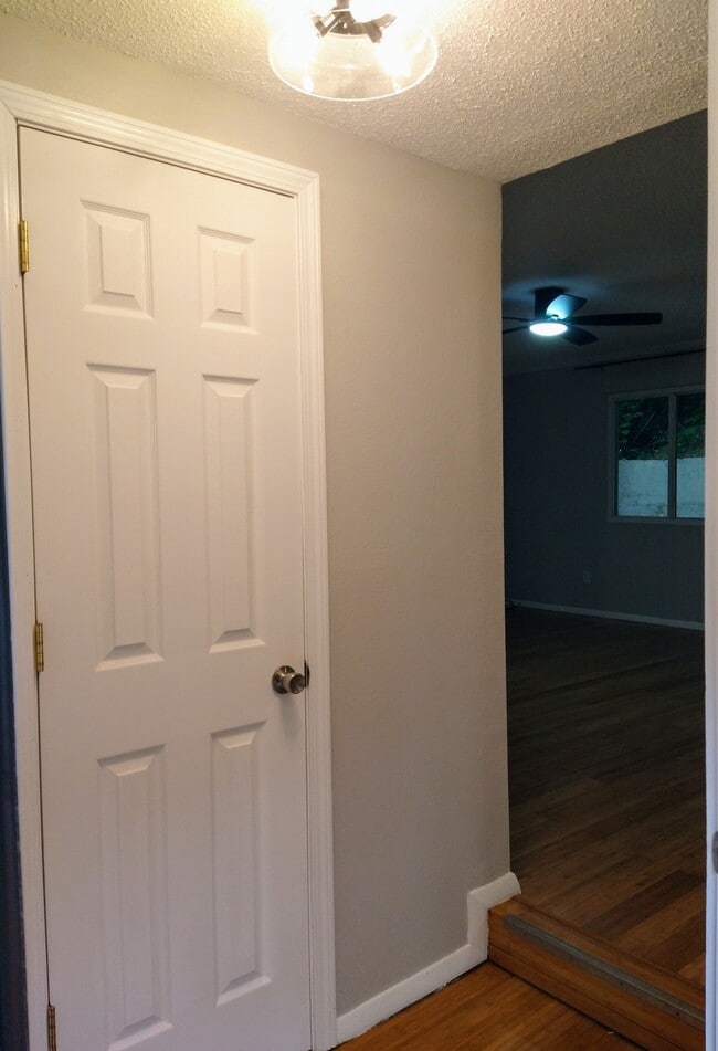 Building Photo - 128 Woodland Hills Dr