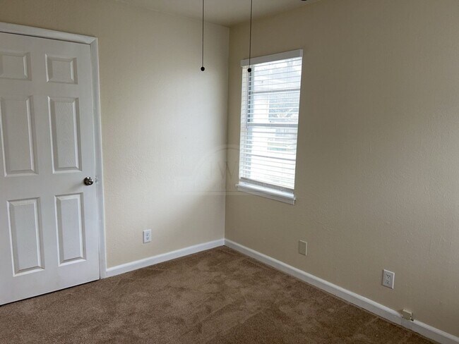 Building Photo - 1208 Ridgemont Dr