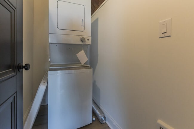 Building Photo - 141 Krams Ave