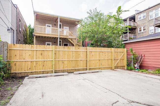 Building Photo - 2648 W Lunt Ave