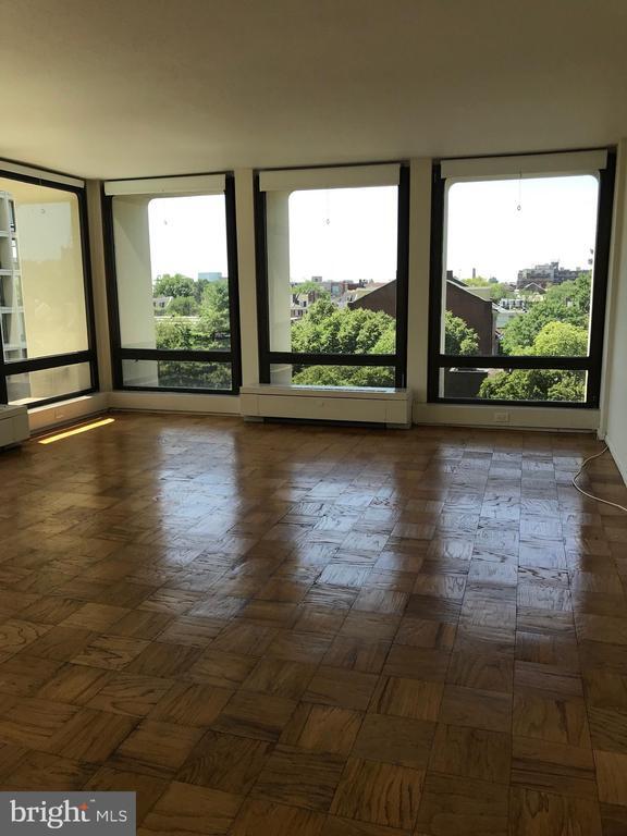 Building Photo - 210 Locust St