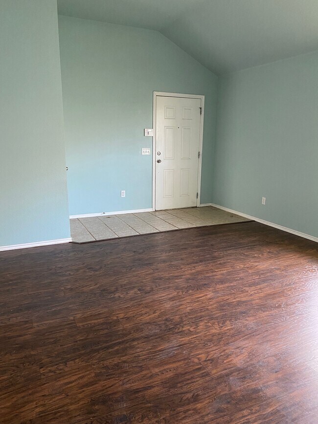 Building Photo - 3610 Ellis Ave