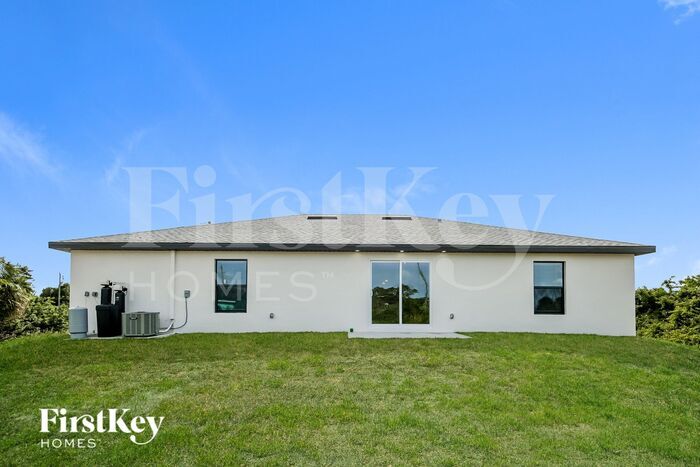 Building Photo - 5402 Anita Ave N