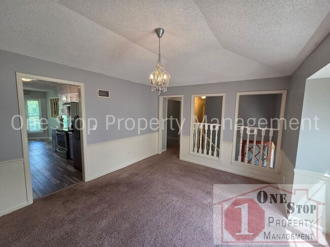 Building Photo - 4 Bedroom, 2.5 Bathroom Home in North Kansas City, Missouri