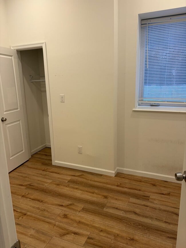 Building Photo - 737 S 4th St