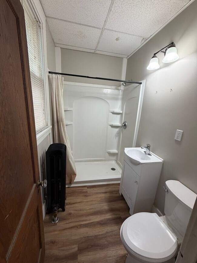 Building Photo - 316 N Sycamore St