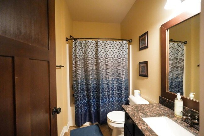 Building Photo - "Luxury Ranch Living: Your Dream Home with Furnished Basement in Urbandale"