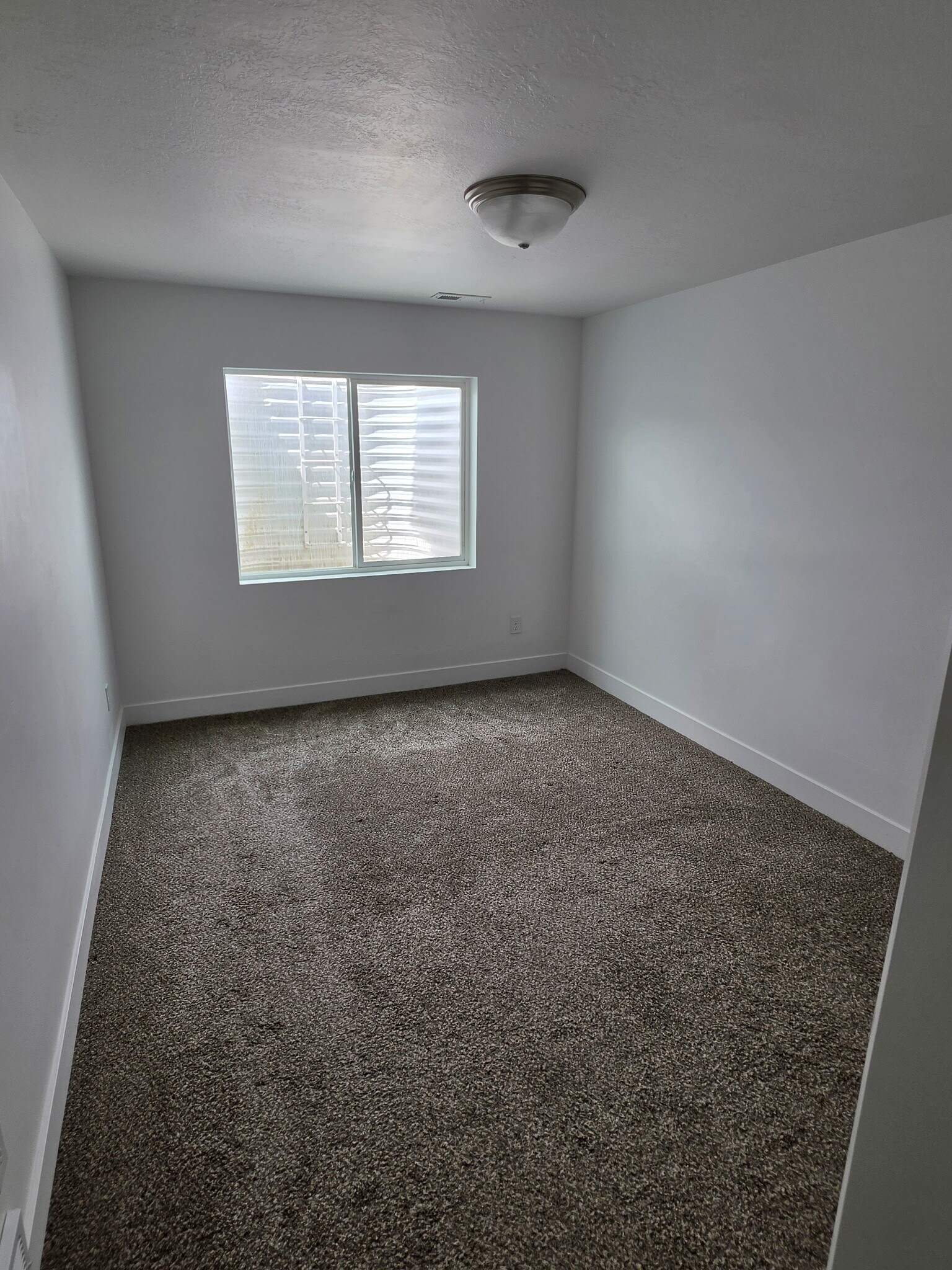 Building Photo - 658 N Butte Ln