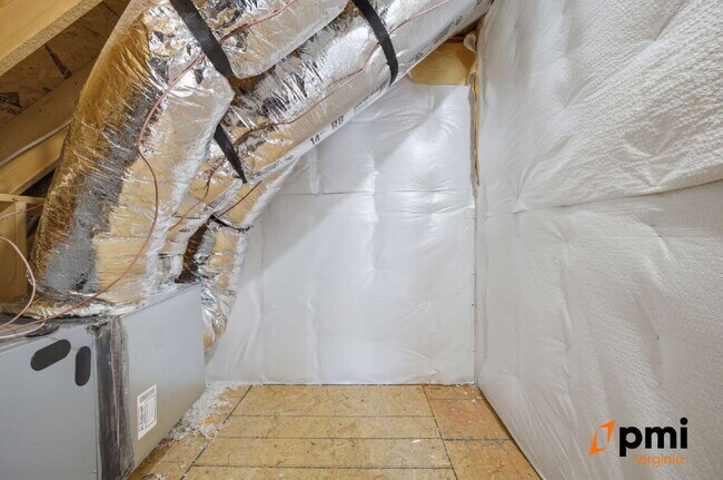 Building Photo - Stunning 5 Bedroom Waterfront Home with 2 car garage