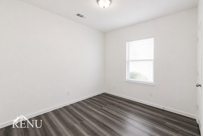 Building Photo - 6124 Harrah Ln