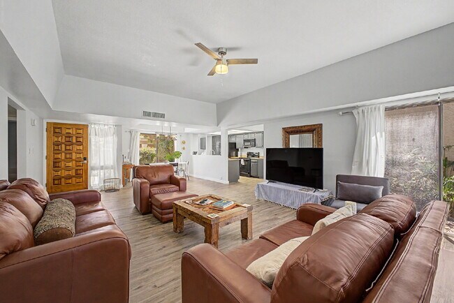 Building Photo - Furnished Luxury Condo in Guard-Gated Casa Del Monte | Prime Old Town Scottsdale Location
