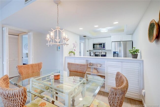 Building Photo - 5553 NE Gulfstream Way