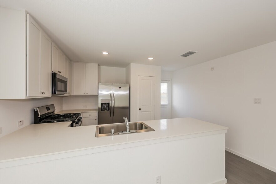 Building Photo - 1715 Crossbill St