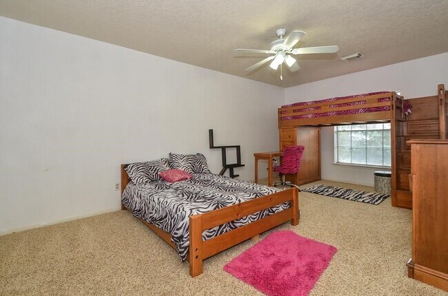 Building Photo - 20402 Avery Point Dr